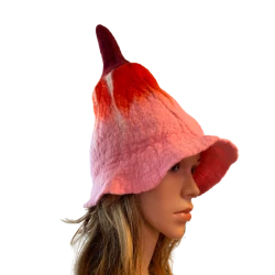 Rózsaszín nemez süveg